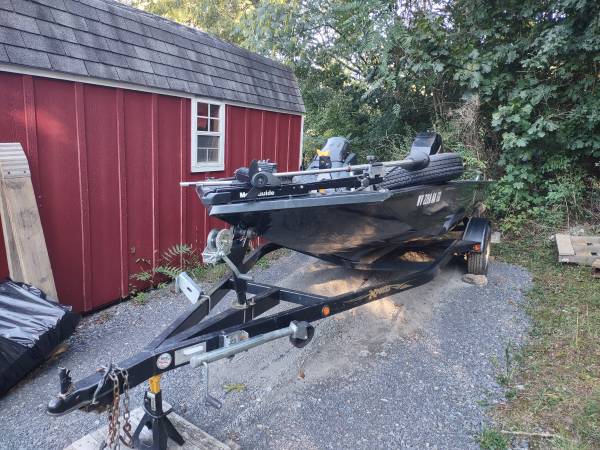 Photo Express Bass Boat $8,500