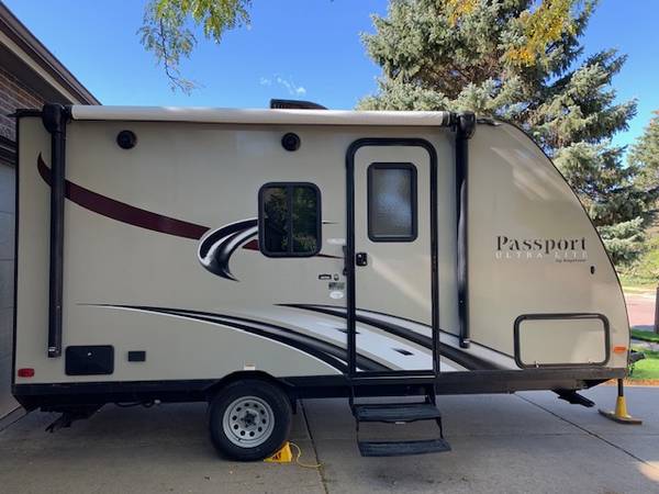 Photo COMPACT TRAVEL TRAILER FOR SALE $19,000