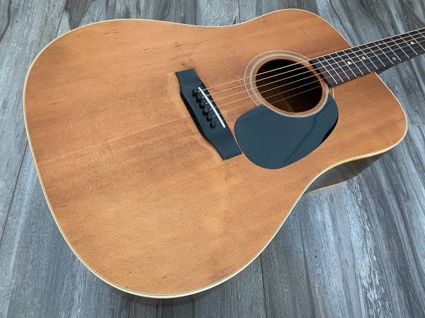 1969 Gibson J-50 Deluxe, Square Shoulder $1,200