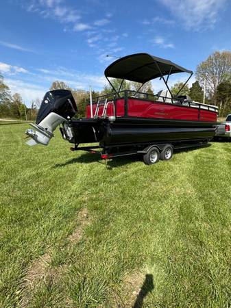 Photo Great Shape 2022 Regency Tritoon 250DL3 with Trailer Included $34,000
