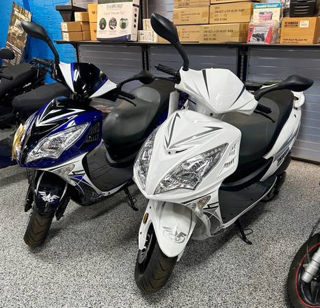 Photo NEW 2022 Wolf 150cc scooter- 1-year warranty, $66 per month $1,799