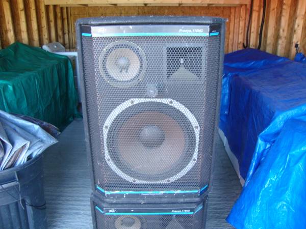 Photo Peavey powered main speakers $155