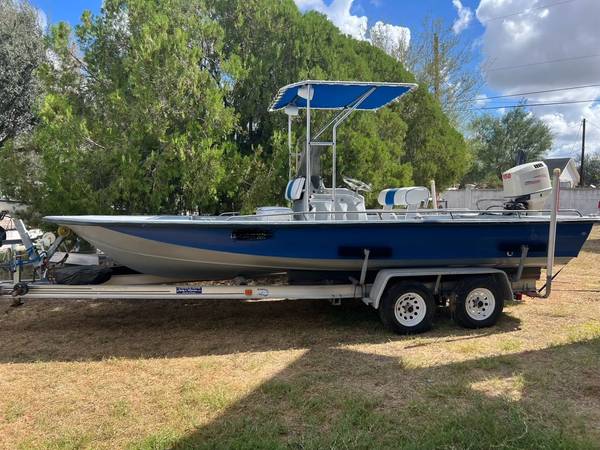 Photo 1996 22ft BlueWave with 2000 150 hp Johnson motor $12,000