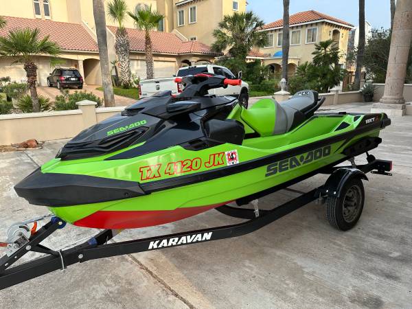 Photo 2020 SEA DOO RXT X 300 SOUND SPEAKERS SUPERCHARGED $16,500