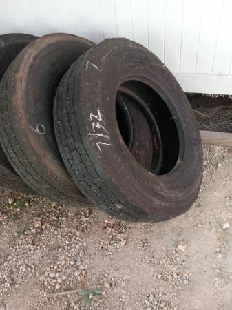 Photo Used Semi Truck Tires
