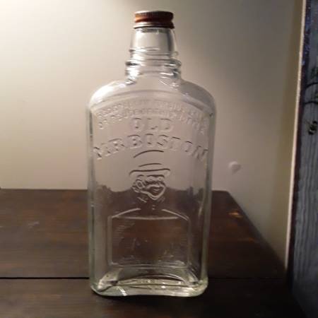 Photo Empty Vintage OLD MR BOSTON Pint Bottle Original Cap $15