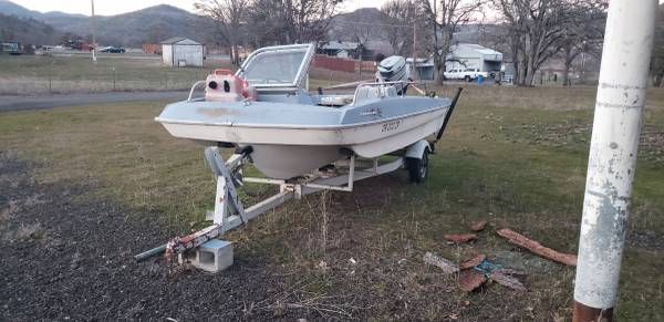 16 Evenrude TRI Hull and Mercury Tower of power. $500