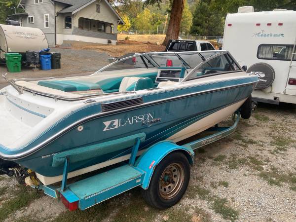 1991 larson lazer ski boat $5,000