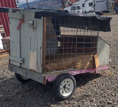 Photo CHICKEN COOP ON SMALL TRAILER $250