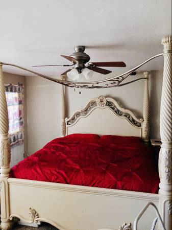 Photo California King Canopy Bed $700