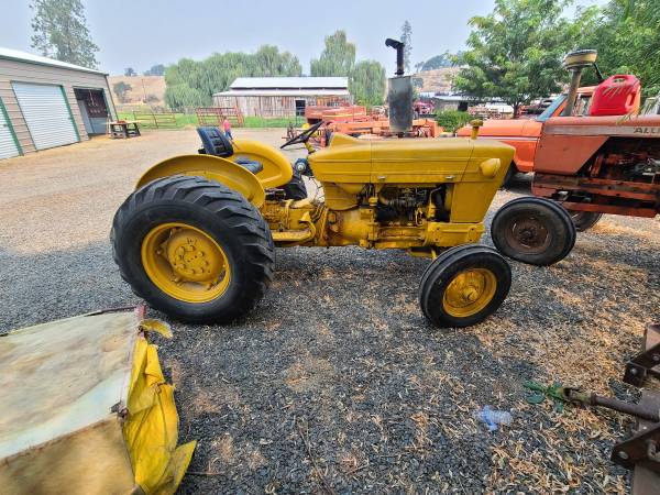 Photo Ford 4000 tractor $1,000