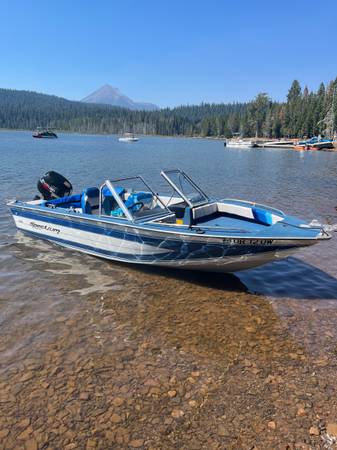 Photo Spectrum fishing boat $8,495