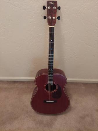 Photo Tenor guitar $1,250