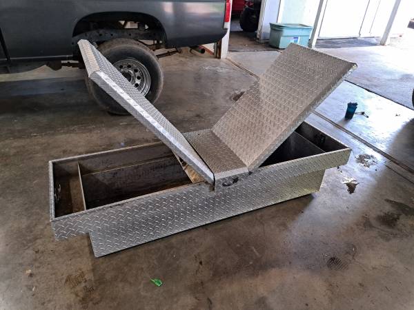 Photo Truck bed tool box for 1st gen tundra $100