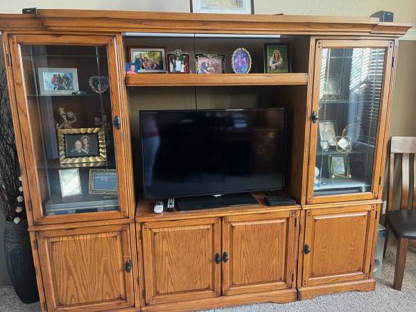 Photo large oak entertainment center, excellent condition $125