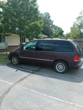 Photo 1999 Chrysler Town and Country Limited $500