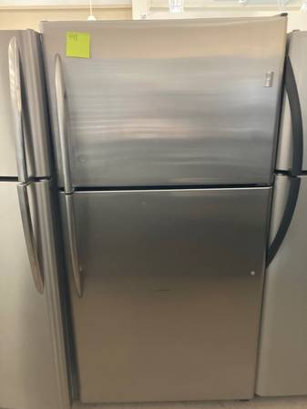 Photo GE Profile 33 24.7 Cu.ft Stainless Steel Top Freezer Fridge $449