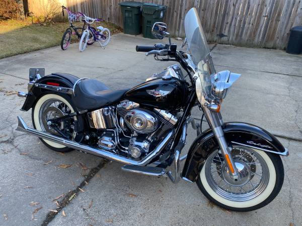 Photo Harley Softail Deluxe $10,000