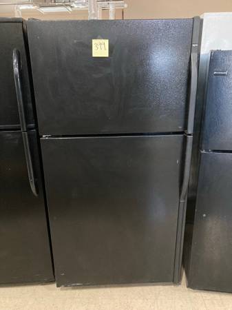 Photo Kenmore 33 23 Cu.ft Black Top Freezer Fridge $399