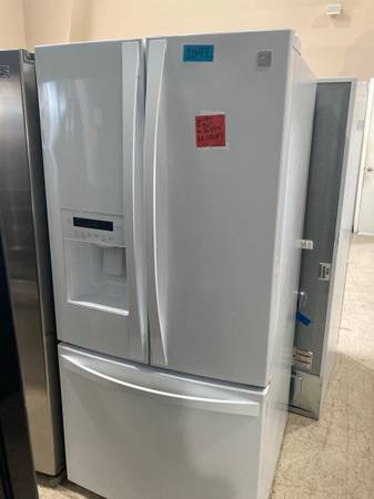 Photo Kenmore 36 33 70 22.1 Cu.ft White French Door Fridge $899