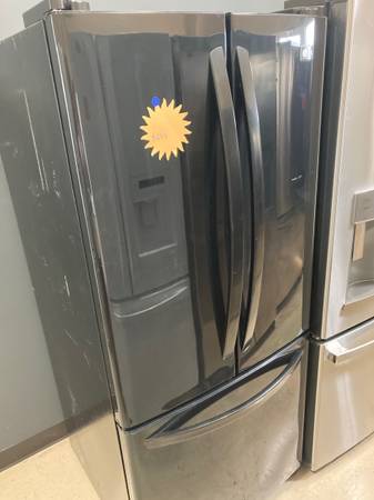 Photo LG 30 33 68 19.7 Cu.ft French Door Fridge $699