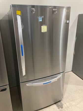 Photo LG 33 35 70 25.5 Cu.ft Stainless Steel Bottom Freezer Refrigerator $1,499