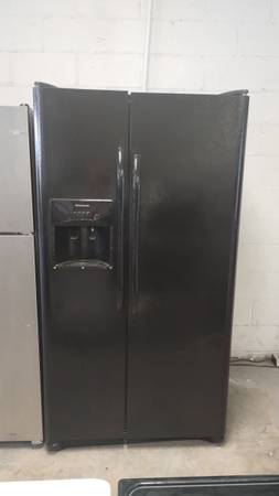 Photo Refrigerator Black With Water and ice $450