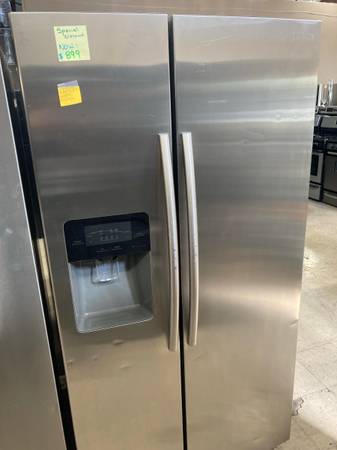 Photo Samsung 36 37 70 25 Cu.ft Stainless Steel Side by Side Fridge $899