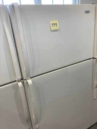 Photo Whirlpool 33 21 Cu.ft White Top Freezer Fridge $399