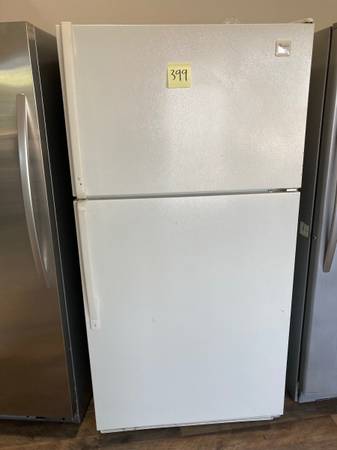 Photo Whirlpool 33 21 Cu.ft White Top Freezer Fridge $399