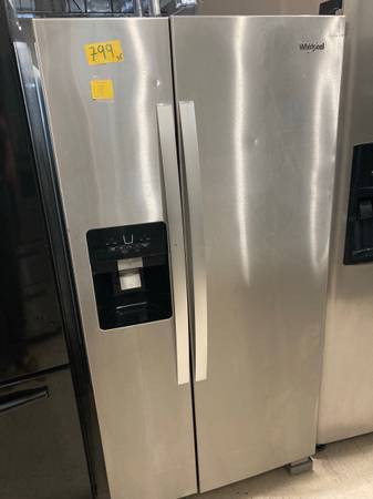 Photo Whirlpool 33 33 66 21 Cu.ft Stainless Steel Side by Side Fridge $799