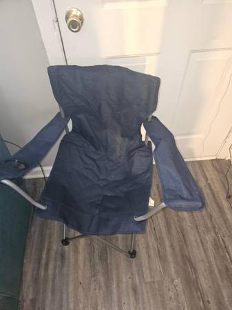 Photo fold up chair $5