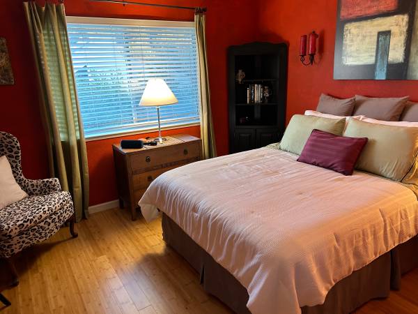 Photo Santa Cruz Townhouse Master bedroom $1,600