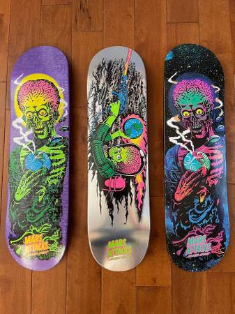 Photo Santa Cruz x Mars Attacks Skateboard Decks (RARE) $200