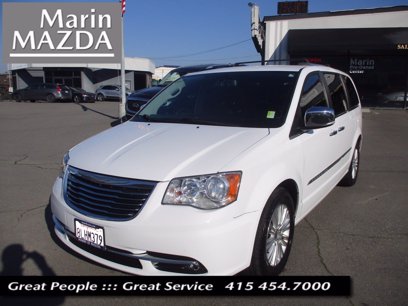 Photo Used 2015 Chrysler Town  Country Limited for sale