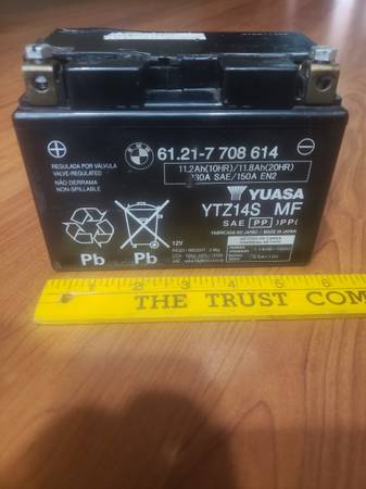 Photo 12 volt motorcycle battery for solar panel use $10