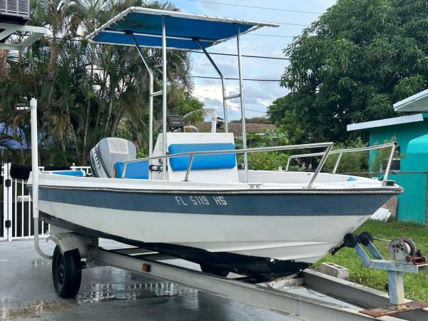Photo 17ft pacer center console with 115hp Yamaha 2 stroke t-top $2,900