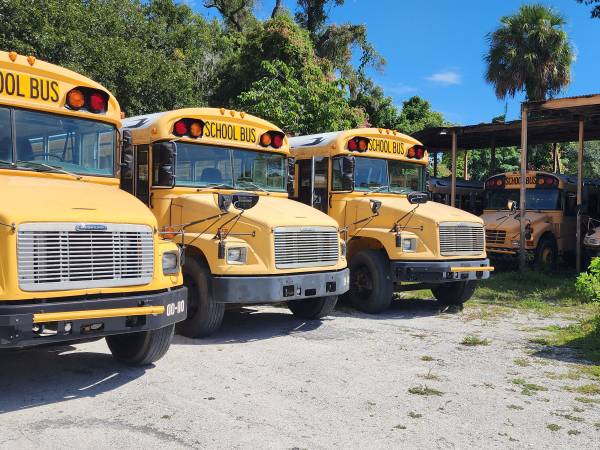 Photo 2000 freightline blue bird cummins 24 valve clean south bus $6,950