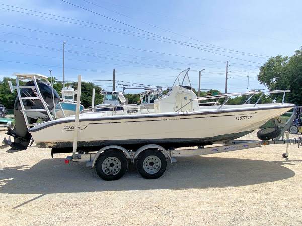 Photo 2007 Boston Whaler 220 Dauntless Boat for Sale by Boat Depot $39,900