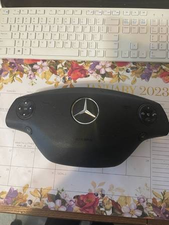 Photo 2008 Mercedes S 550 steering air bag $250