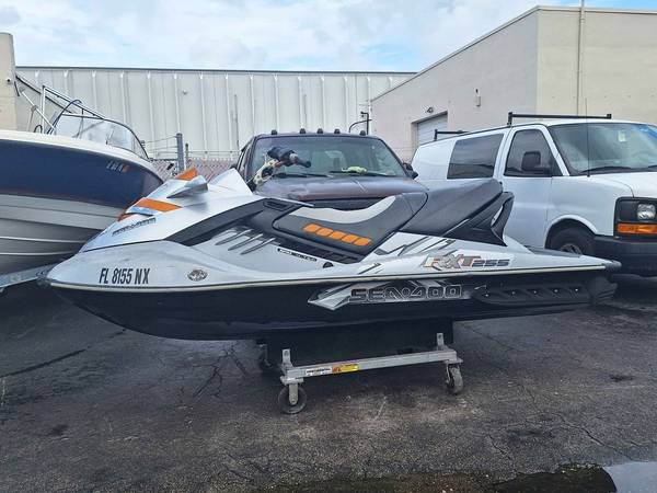 Photo 2008 SEADOO RXT X 255 SUPERCHARGED FAST 255 HP LOW 60 HOURS $5,400