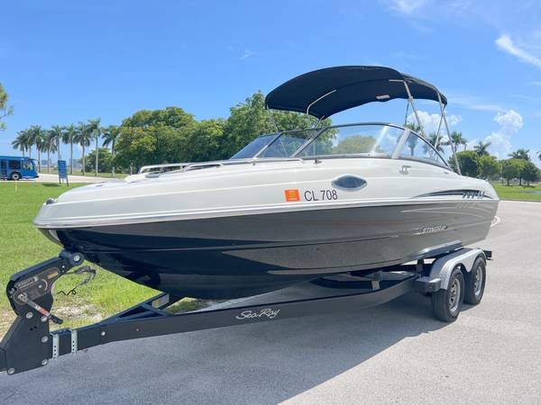 Photo 2018 STINGRAY 208 CR Cabin ONLY 13 HOURS $26,500