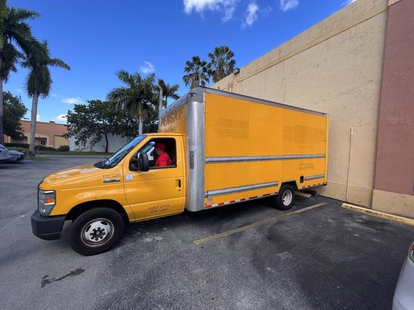 Photo 2019 Ford e350 16ft Box truck $23,500