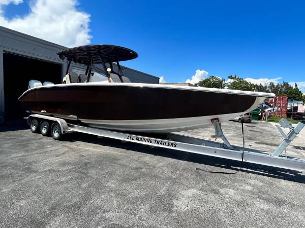 2022 Carrera 32 power boat $199,000