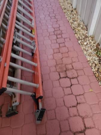 Photo 32 feet ladder fiberglass $350