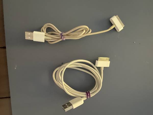 Photo Apple 1M Original 30-Pin To USB Charge Sync Cables $5