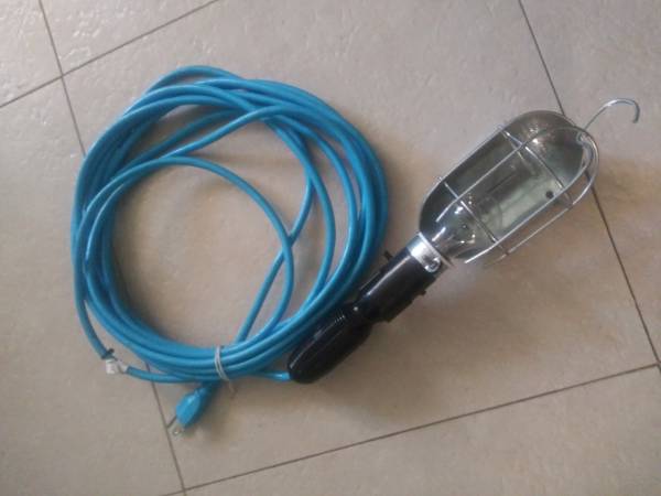 Photo Brand new drop light with 25 ft cord $12