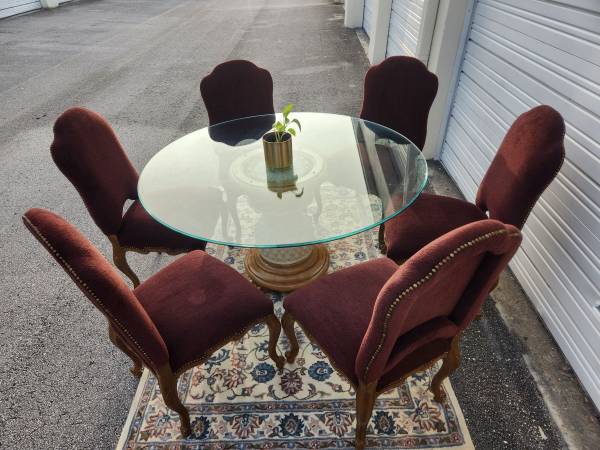 Photo CLASSIC SOLID WOOD AND CIRCLE GLASS TABLE - DINNING SET - SIX CHAIRS - same da $499