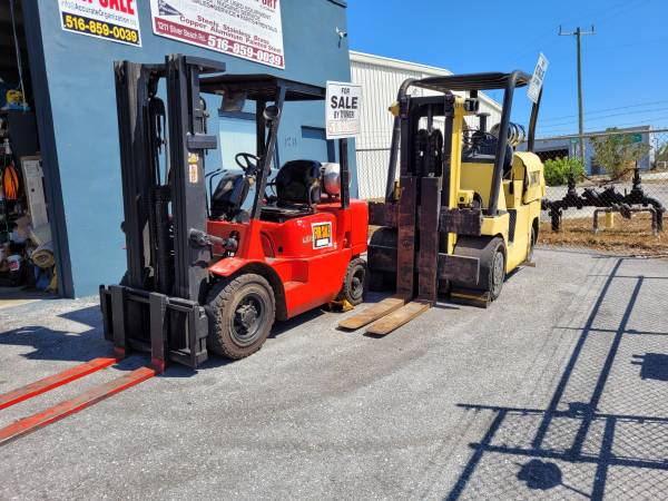 Photo Cat Forklift Pneumatic tires $10,000