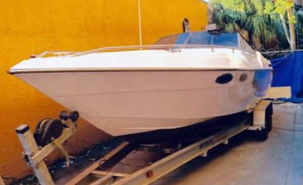 Photo Chaparral 29 with pair 5,7 Mercruiser (Trade) $26,999